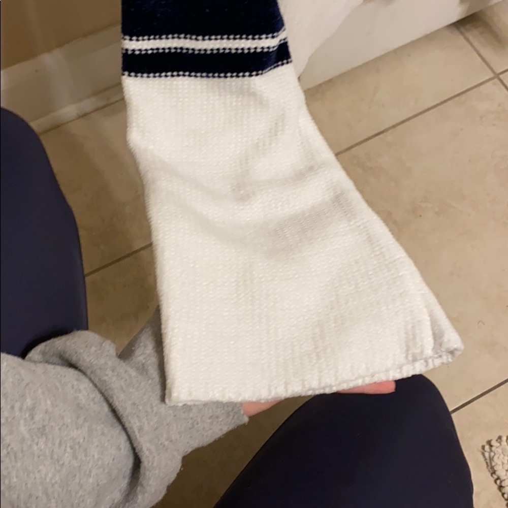 Sweater - Picture 3 of 4